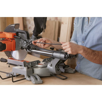 Торцовочная пила Black+Decker BES700