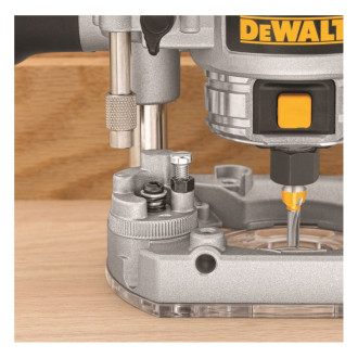 Фрезер Dewalt D26203