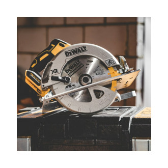 Дисковая пила Dewalt DCS570N 18В XR