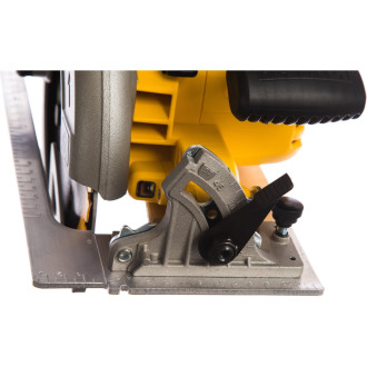 Дисковая пила Dewalt DCS570NT