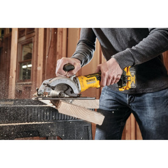 Аккумуляторная дисковая пила Dewalt DCS571N