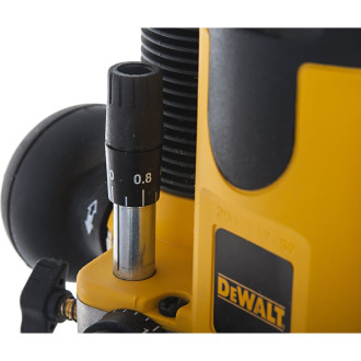 Фрезер Dewalt DW 621