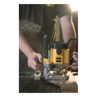Фрезер Dewalt DW 621