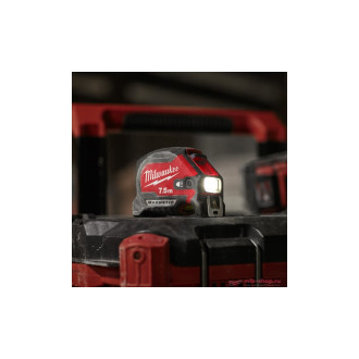 Рулетка магнитная Milwaukee PREMIUM MAGNETIC GEN III 7.5 м, с LED подсветкой, ширина полотна 30 мм