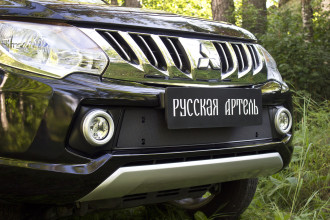 Зимняя заглушка решётки переднего бампера для Mitsubishi L200 V 2015-2018, шагрень / Митсубиси Л200