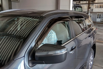 Дефлектор боковых окон Isuzu MU-X, 2021-, 4ч., темный / Исузу Д-макс