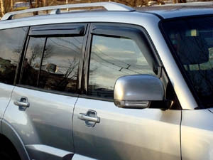 Дефлекторы боковых окон Mitsubishi Pajero III/IV, 2007-2021, 4ч., темный / Митсубиси Паджеро