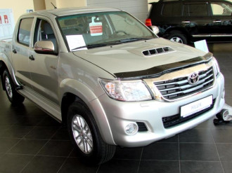 Дефлектор капота темный TOYOTA HILUX 2011-2015 / Тойота Хайлюкс