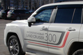 Дефлекторы боковых окон Toyota Land Cruiser 300/LX, 2021-, /на хром пакет/, 4ч., темный / Тойота Ленд крузер