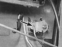  Снятие и установка цилиндра замка двери Ford Scorpio