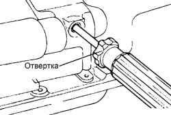 Установка отвертки для фиксации уравновешивающего вала