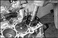 Установка поршней и шатунов Mazda 626