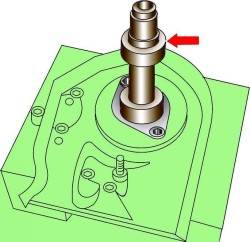 Использование специального приспособления 2056 для снятия уплотнительного кольца распределительного вала