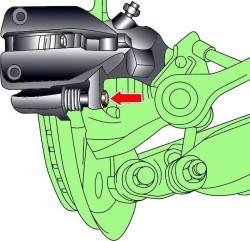 Расположение болта (второй не виден) крепления суппорта заднего тормоза