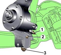 Расположение гаек (1 и 3) крепления шаровых шарниров нижних рычагов передней подвески и болта (2) крепления защитного кожуха