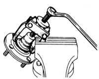  Снятие и установка поворотных кулаков и сборок ступиц с колесными   подшипниками (передняя подвеска) Mitsubishi Galant