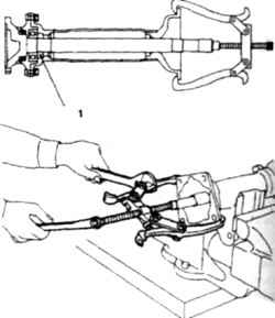8.21 Выпрессовка вала 1.  Втулка удалена