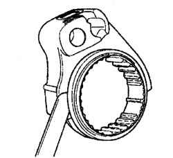 Измерение зазора между муфтой синхронизатора и вилкой переключения передач