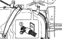 Расположение болта (1) крепления правой ветви троса стояночного тормоза